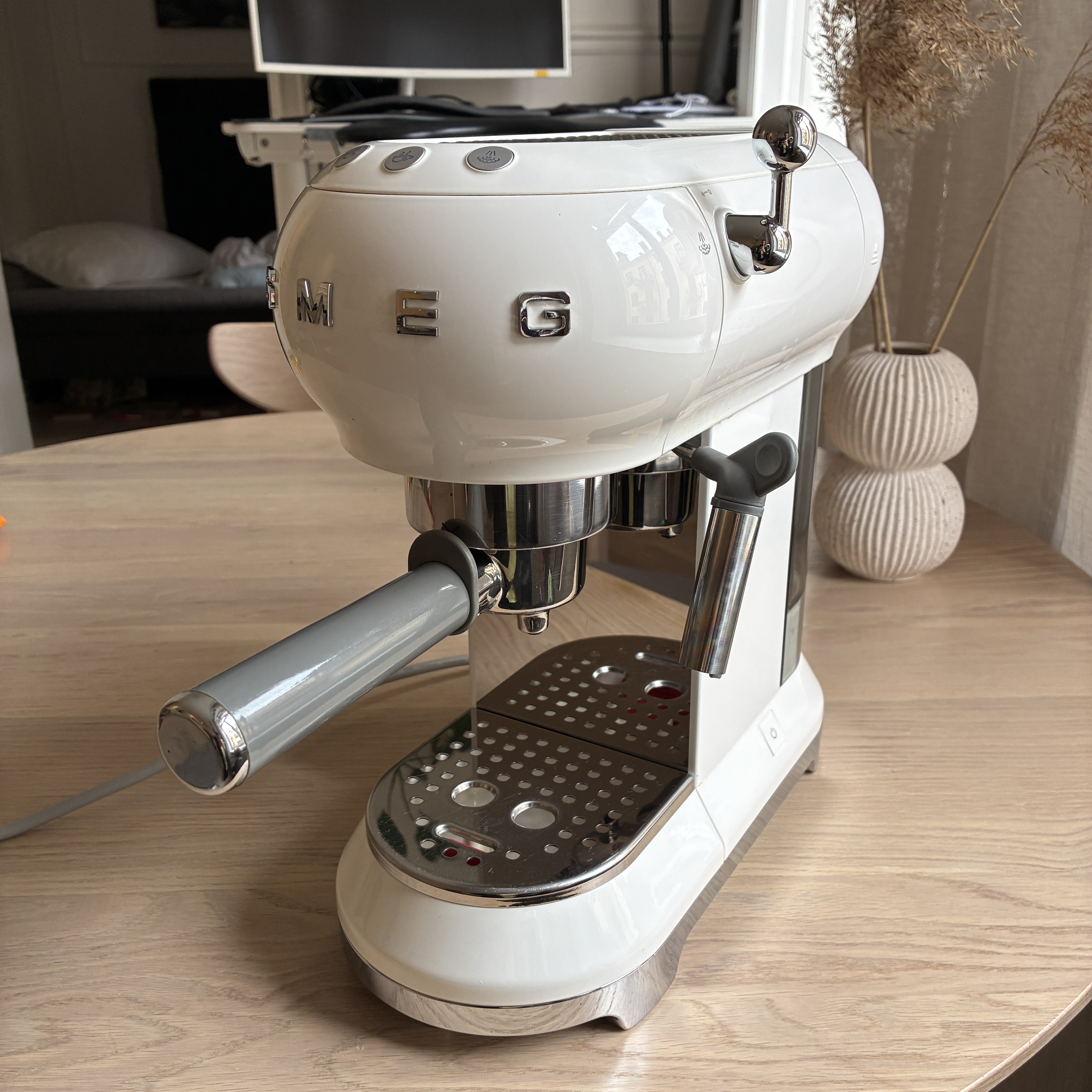 Smeg ECF01 Espressomaskin, vit